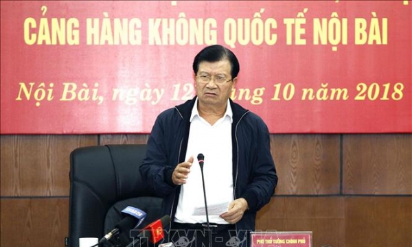Phó Thủ tướng Trịnh Đình Dũng kiểm tra hoạt động khai thác, bảo đảm an toàn bay tại sân bay Nội Bài  